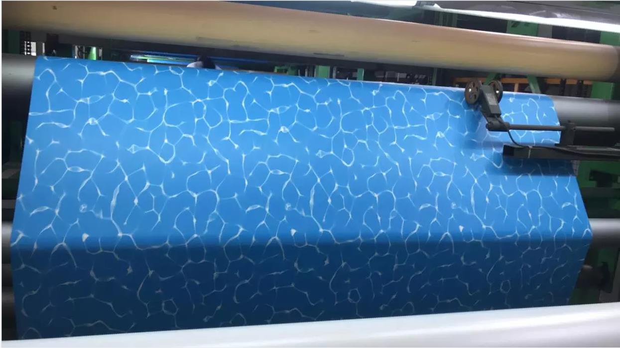 Decorative swimming pool liner 