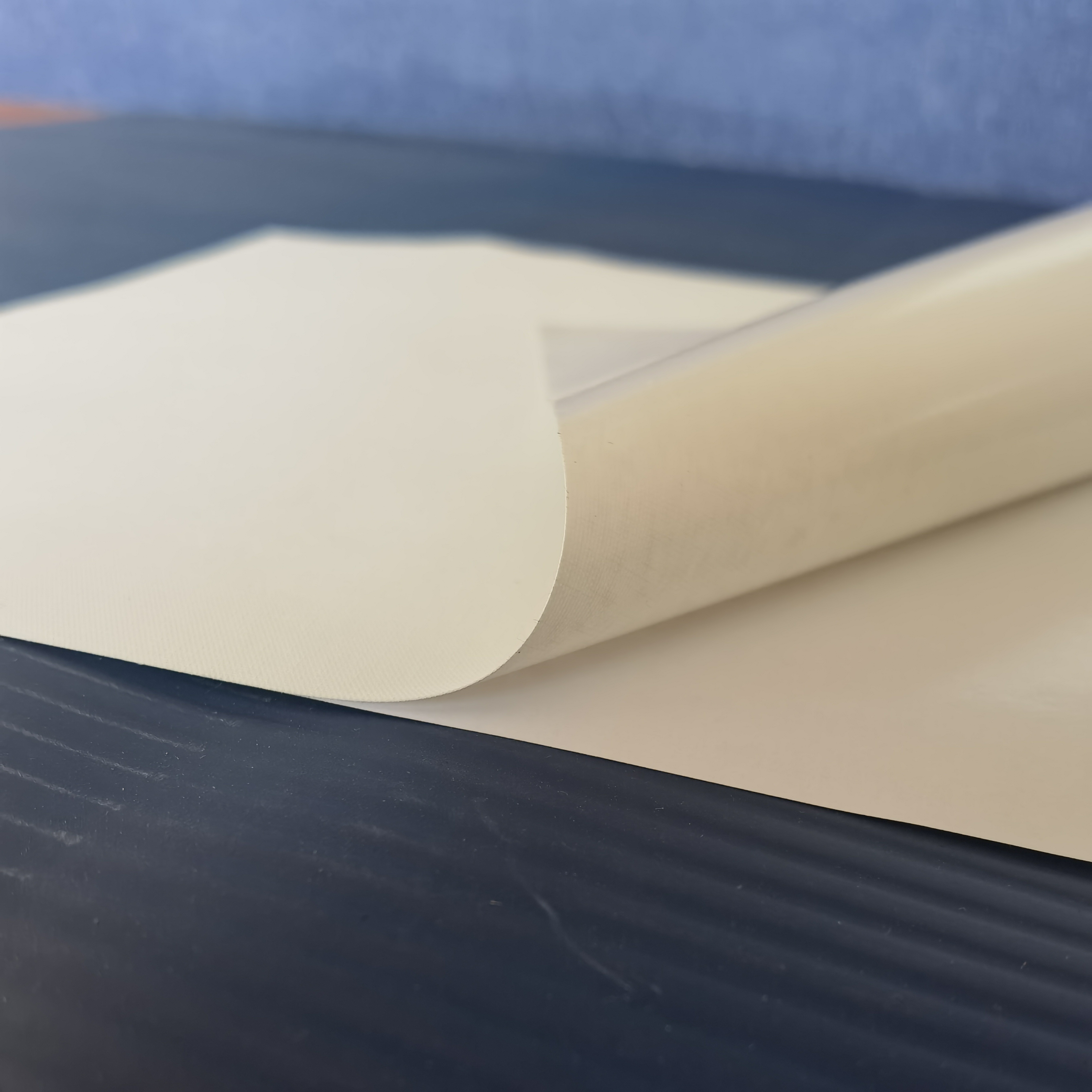 Self-adhesive printed canvas 
